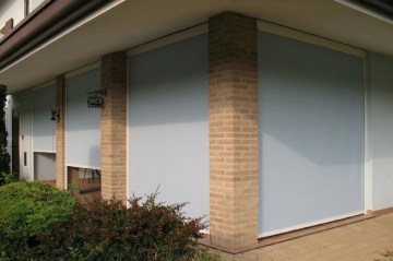 retractable vertical screen awnings